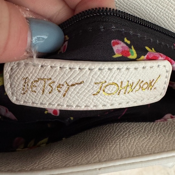 Betsey Johnson White Bag - Picture 5 of 5